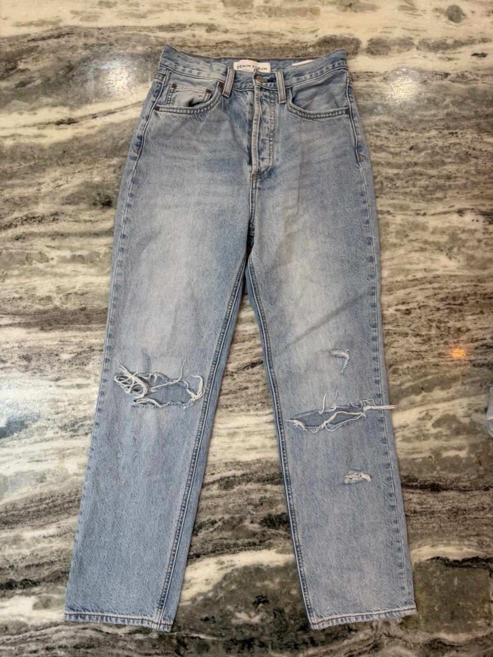 Aritzia Denim Forum The Joni High-Rise Straight-Leg Loose Jeans
Size 24 - Picture 6 of 9